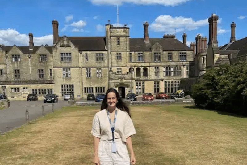 Alicia visitando Worth School