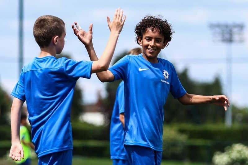 Estudiante de Nike sports camps practicando fútbol