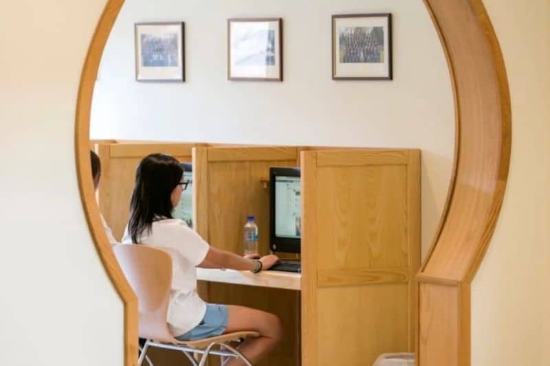 sala informatica Bede´s Dicker School